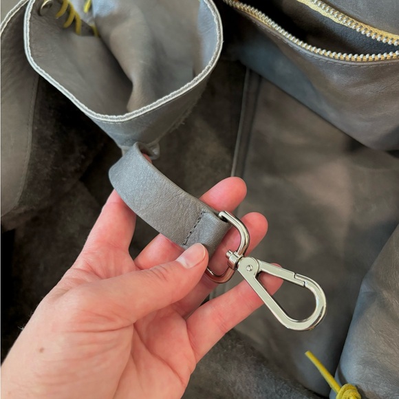 AMAZING Let & Her Oversized Gray Aztec 100% Leather Bag - Picture 5 of 12